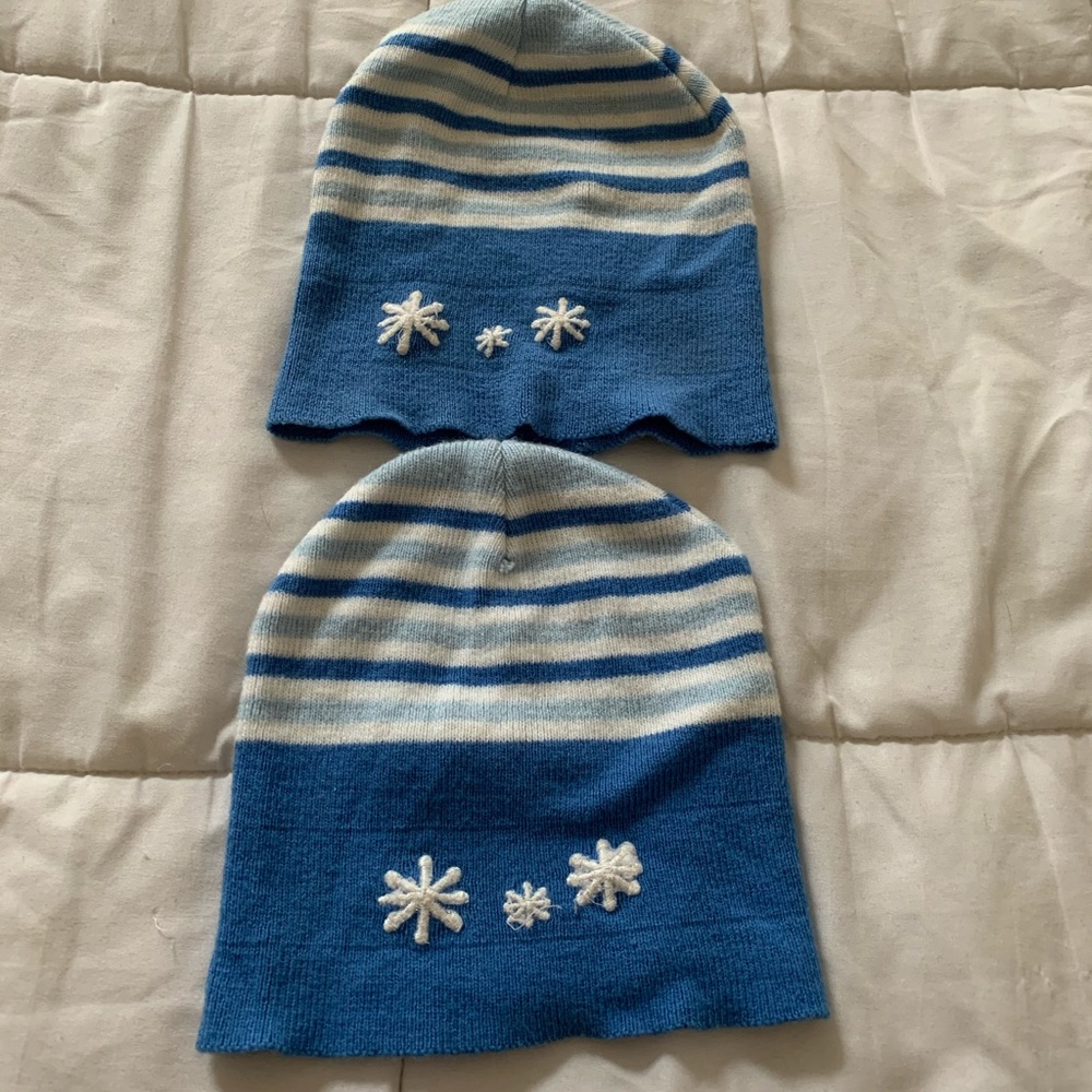 2 toddler beanie hats 🎩 $5